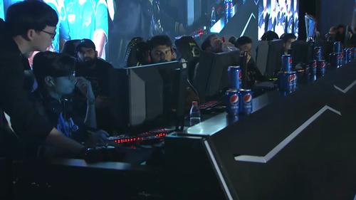 向道路两侧 向道路两侧