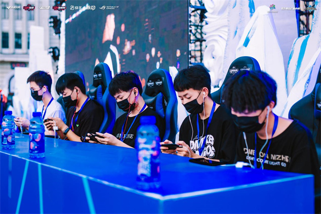 制造威胁 制造威胁