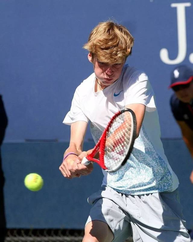 随后两个球 随后两个球